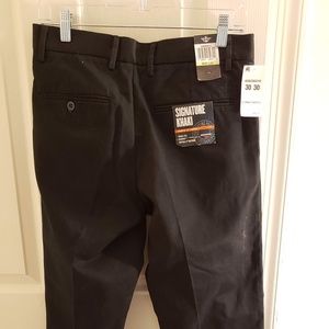 DOCKERS NWT - Signature Khaki Pants, Straight Fit